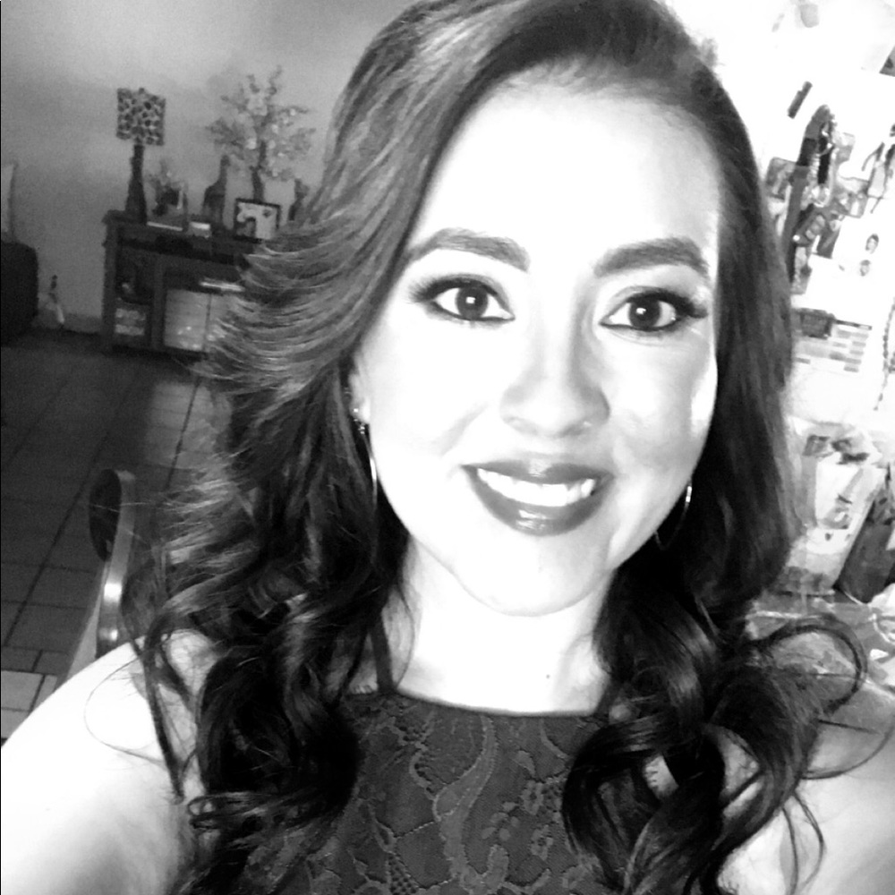 Meet your Posher, Elyse nicole